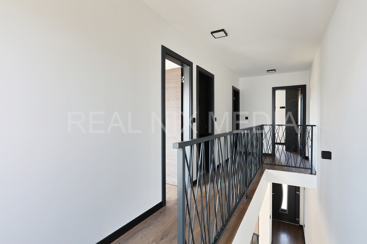 Apartman s okućnicom  Prodaja  Privlaka  Privlaka