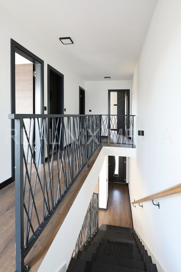 Apartman s okućnicom  Prodaja  Privlaka  Privlaka