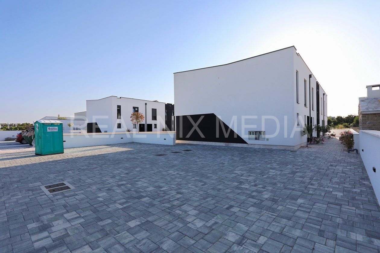 Apartman s okućnicom  Prodaja  Privlaka  Privlaka