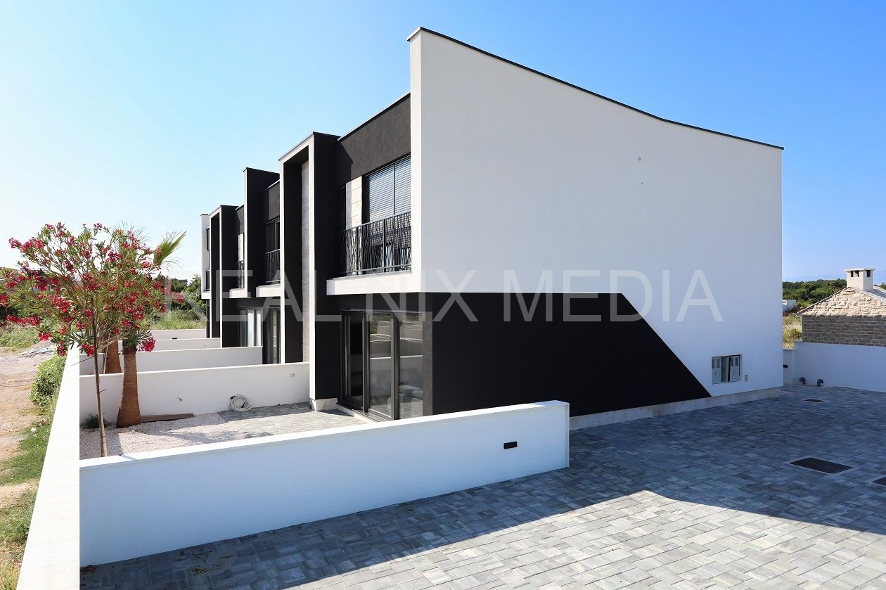 Apartman s okućnicom  Prodaja  Privlaka  Privlaka