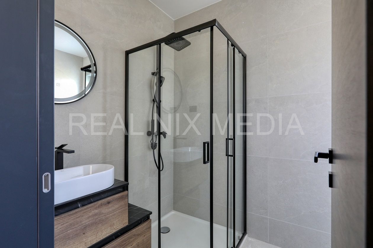Apartman s okućnicom  Prodaja  Privlaka  Privlaka