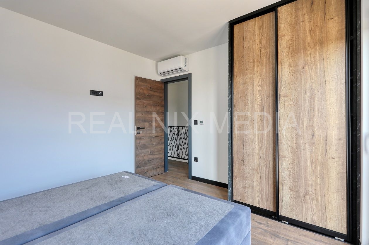 Apartman s okućnicom  Prodaja  Privlaka  Privlaka