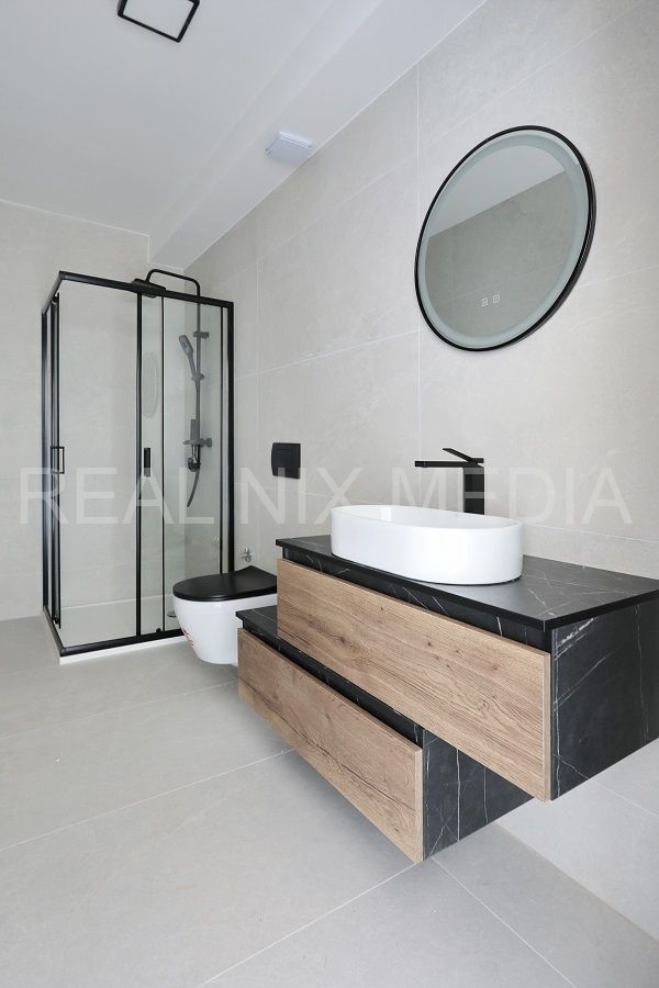 Apartman s okućnicom  Prodaja  Privlaka  Privlaka
