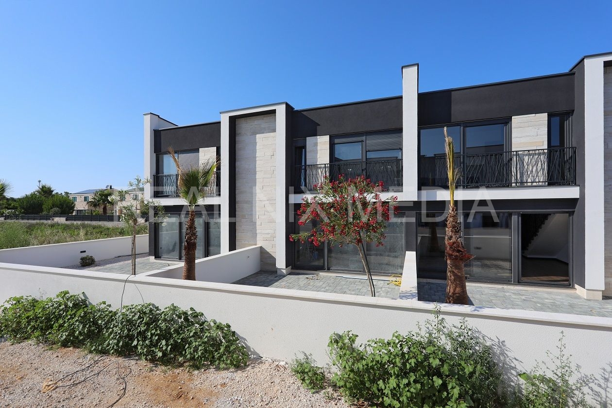 Apartman s okućnicom  Prodaja  Privlaka  Privlaka