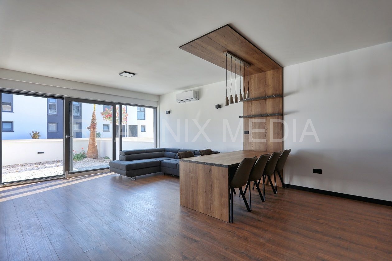 Apartman s okućnicom  Prodaja  Privlaka  Privlaka