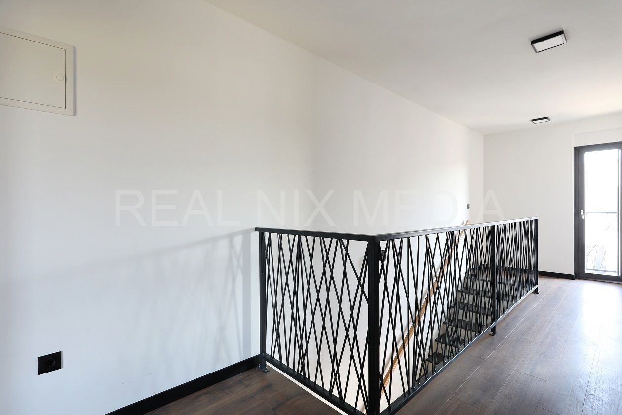 Apartman s okućnicom  Prodaja  Privlaka  Privlaka