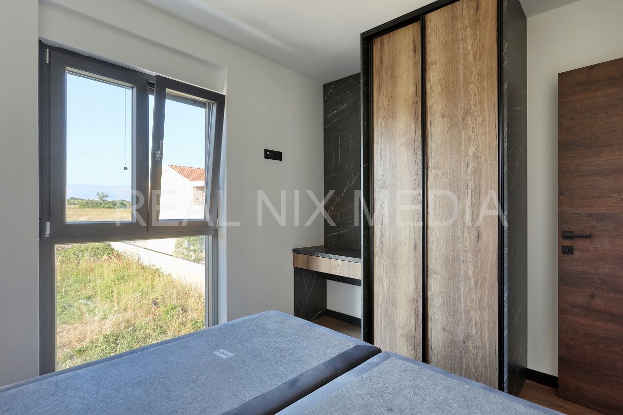 Apartman s okućnicom  Prodaja  Privlaka  Privlaka