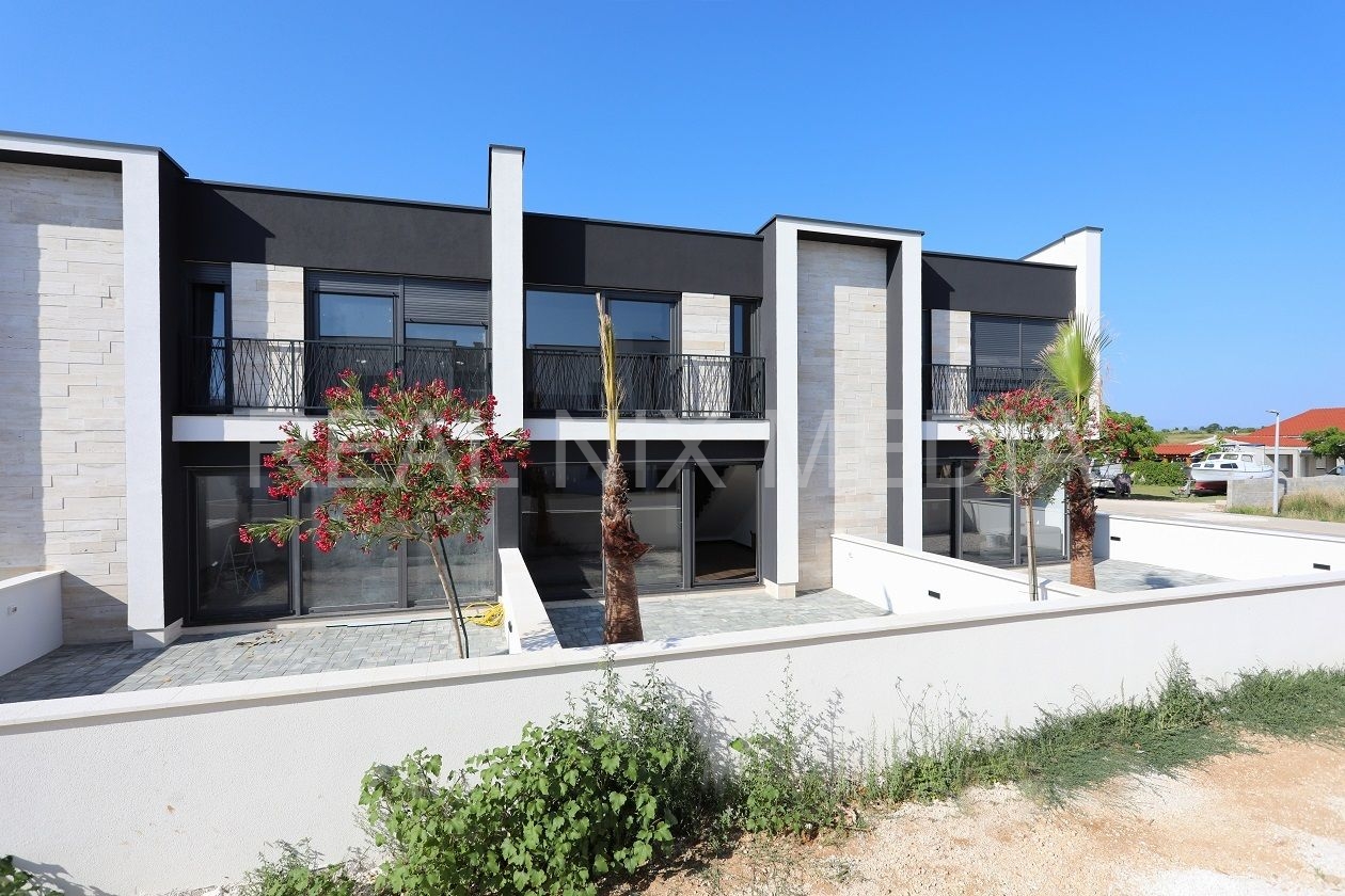 Apartman s okućnicom  Prodaja  Privlaka  Privlaka