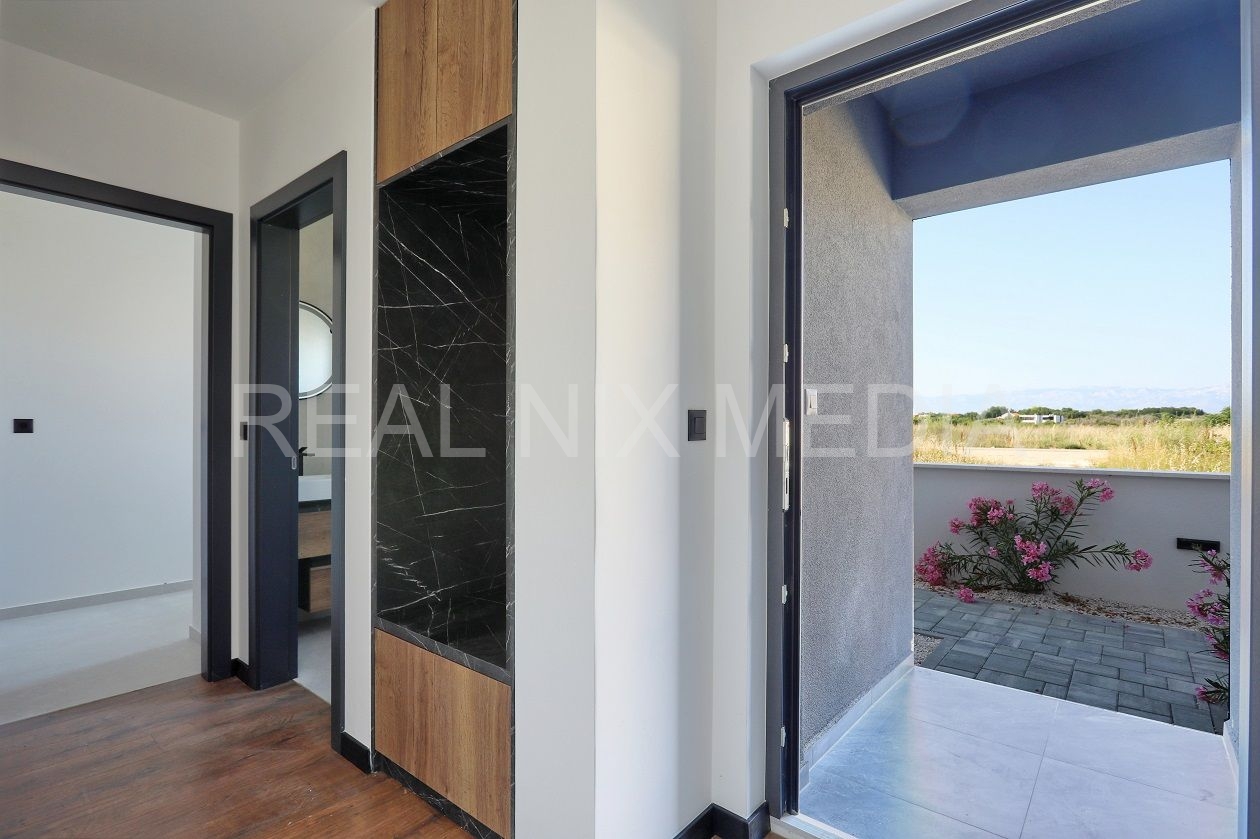 Apartman s okućnicom  Prodaja  Privlaka  Privlaka