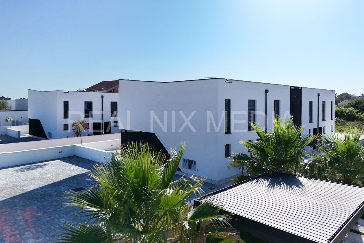 Apartman s okućnicom  Prodaja  Privlaka  Privlaka