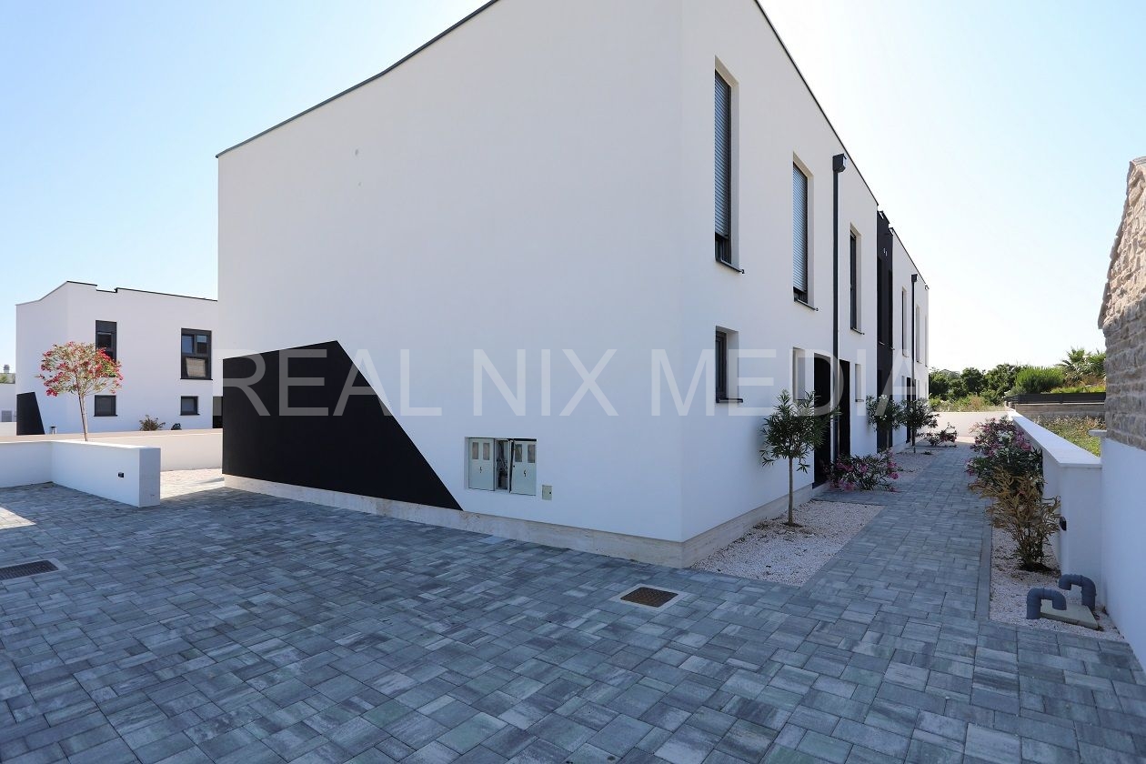Apartman s okućnicom  Prodaja  Privlaka  Privlaka