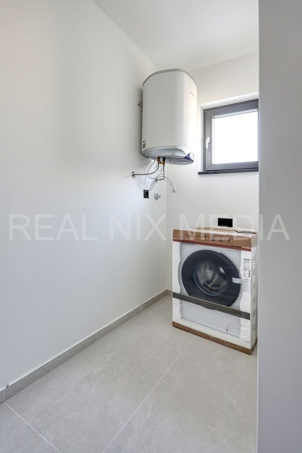 Apartman s okućnicom  Prodaja  Privlaka  Privlaka