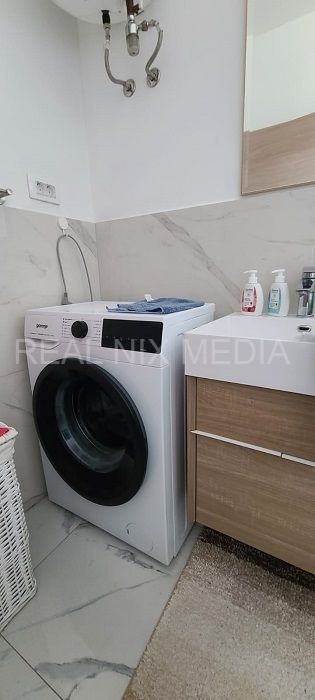 Stan u zgradi  Prodaja  Vrsi  Zukve