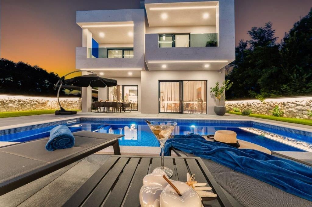 Luksuzna vila  Prodaja  Privlaka  Privlaka