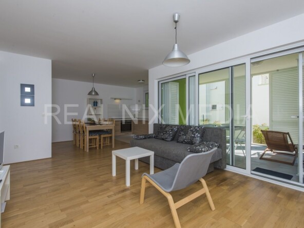 Apartman na moru  Prodaja  Privlaka  Privlaka