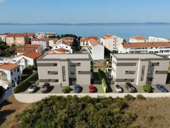 Novi stambeni objekti uz obalu u hrvatskom mjestu